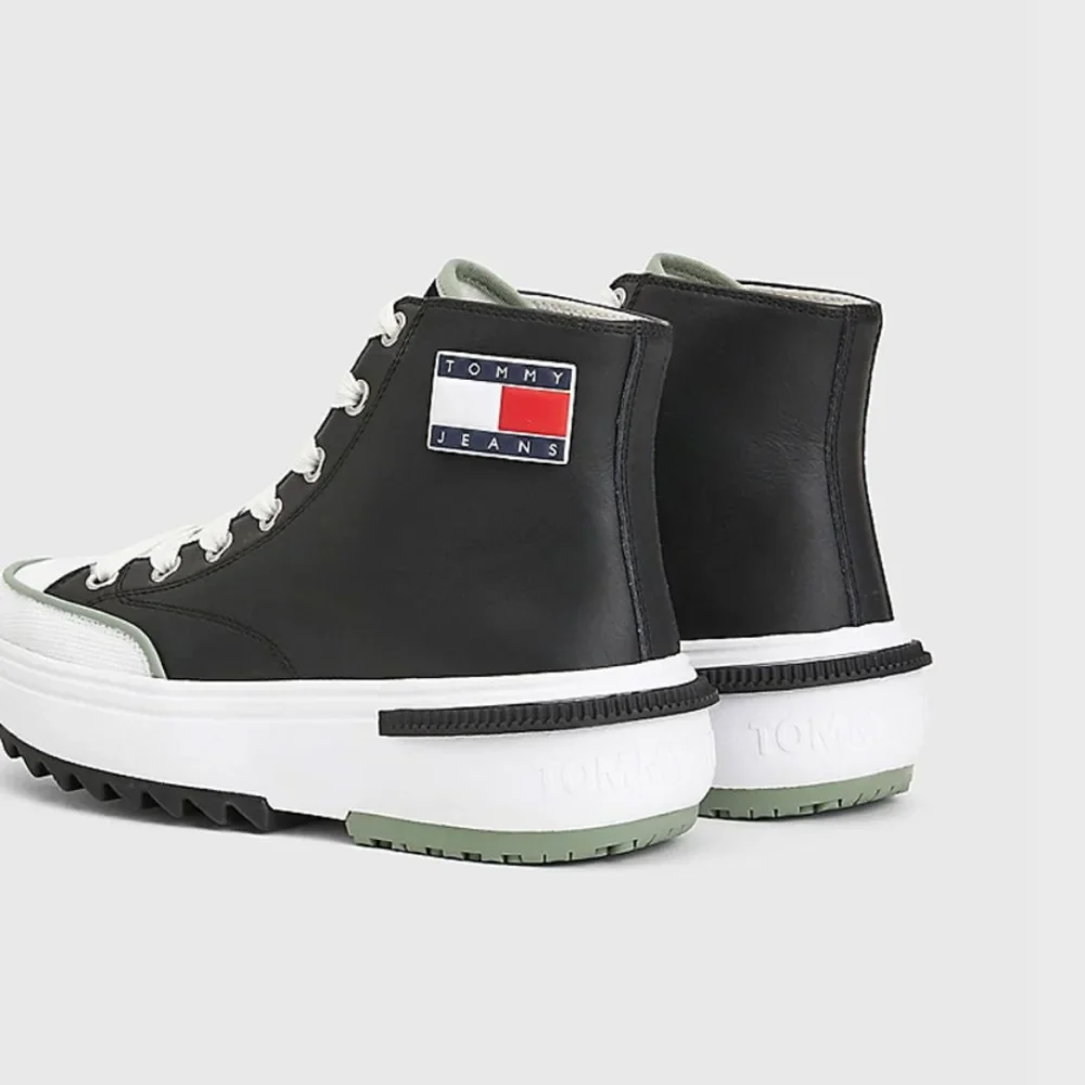 Tommy Hilfiger Chunky Cleat Leather Trainers Women - BLK - Image 3