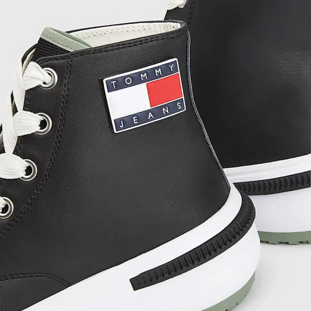 Tommy Hilfiger Chunky Cleat Leather Trainers Women - BLK - Image 4