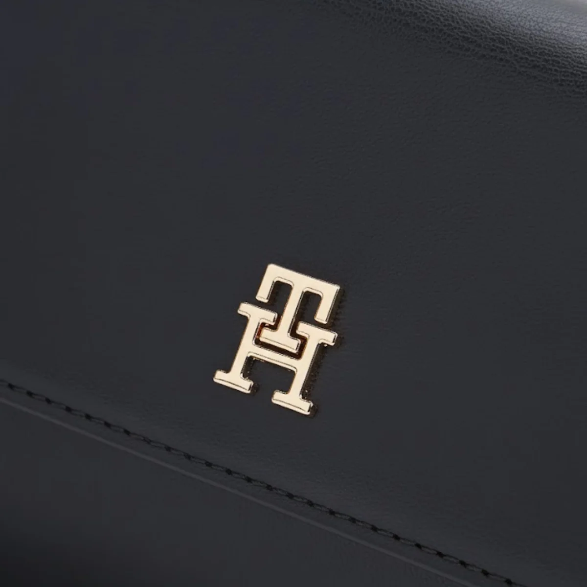 Tommy Hilfiger Pebbled Flap Crossbody Bag - BLK - Image 6